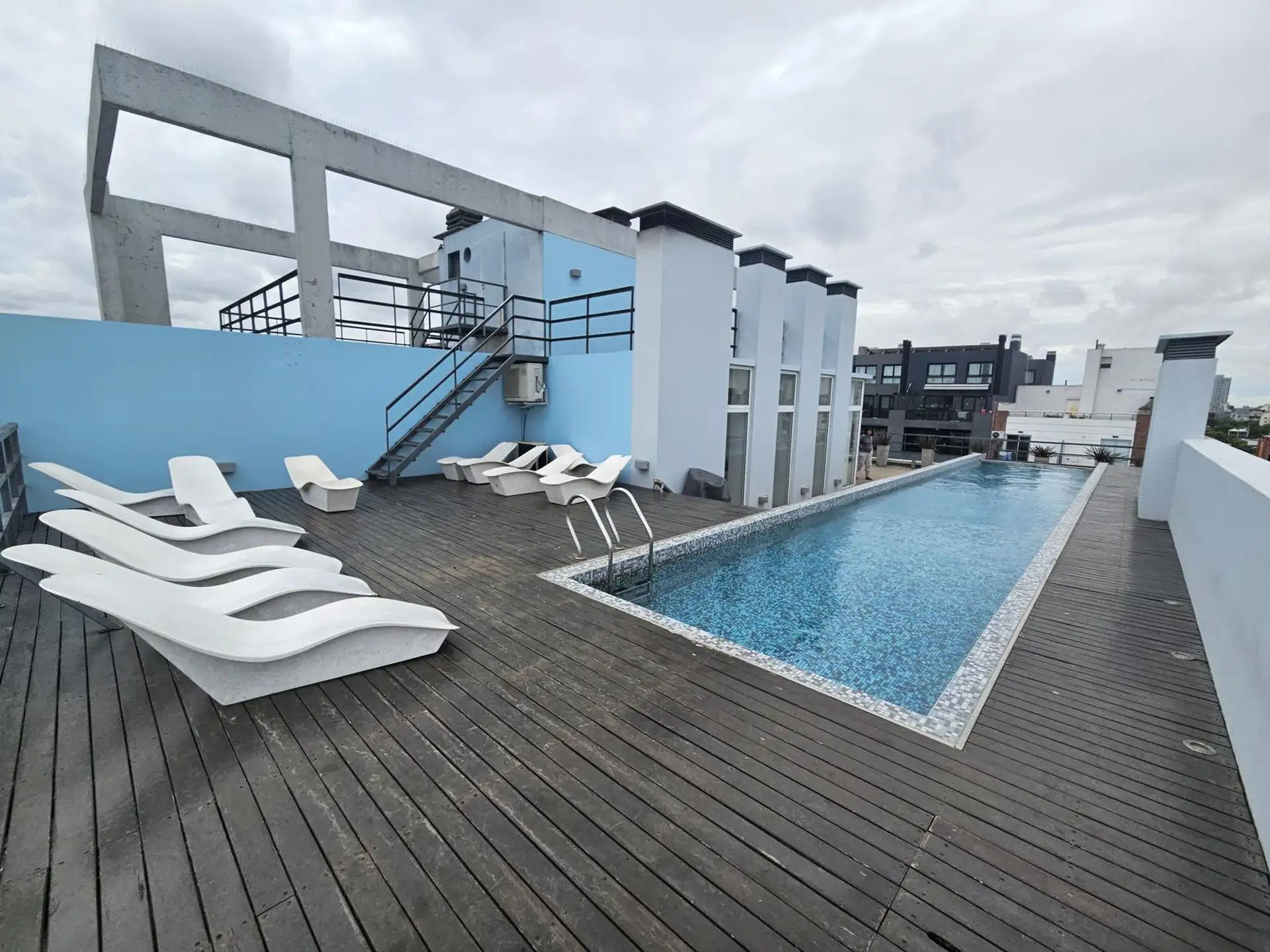 Piso 9 con balcón y amenities