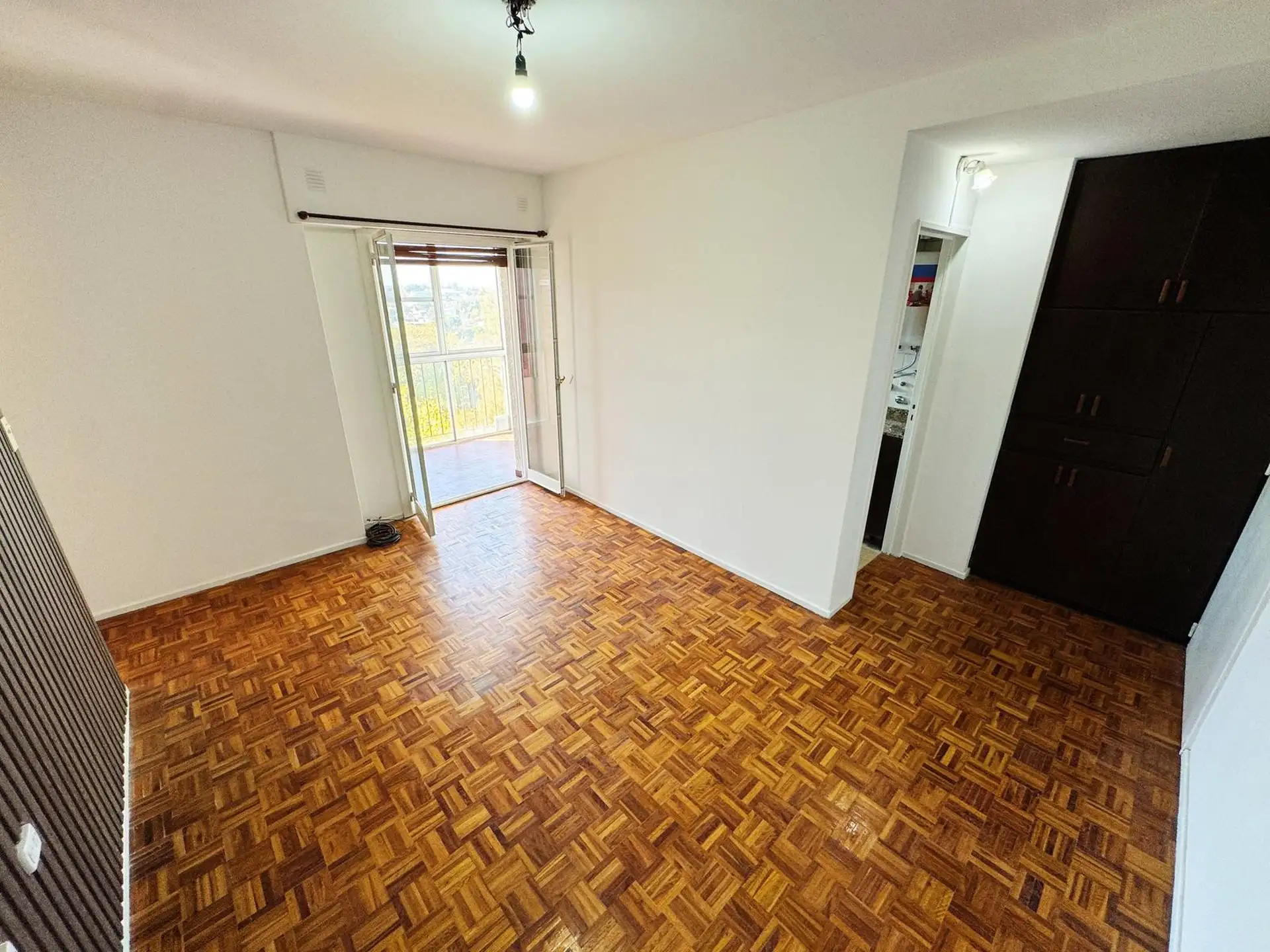 1 sypialnia, boczny balkon