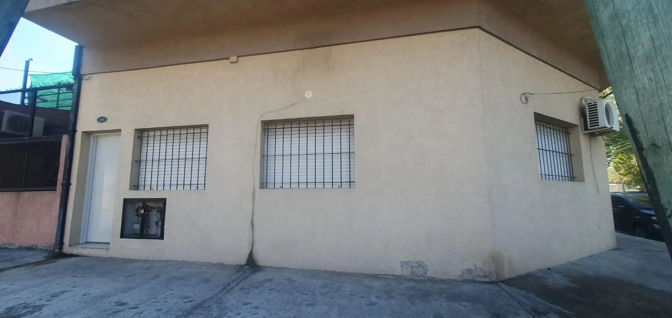 Private entrance, patio