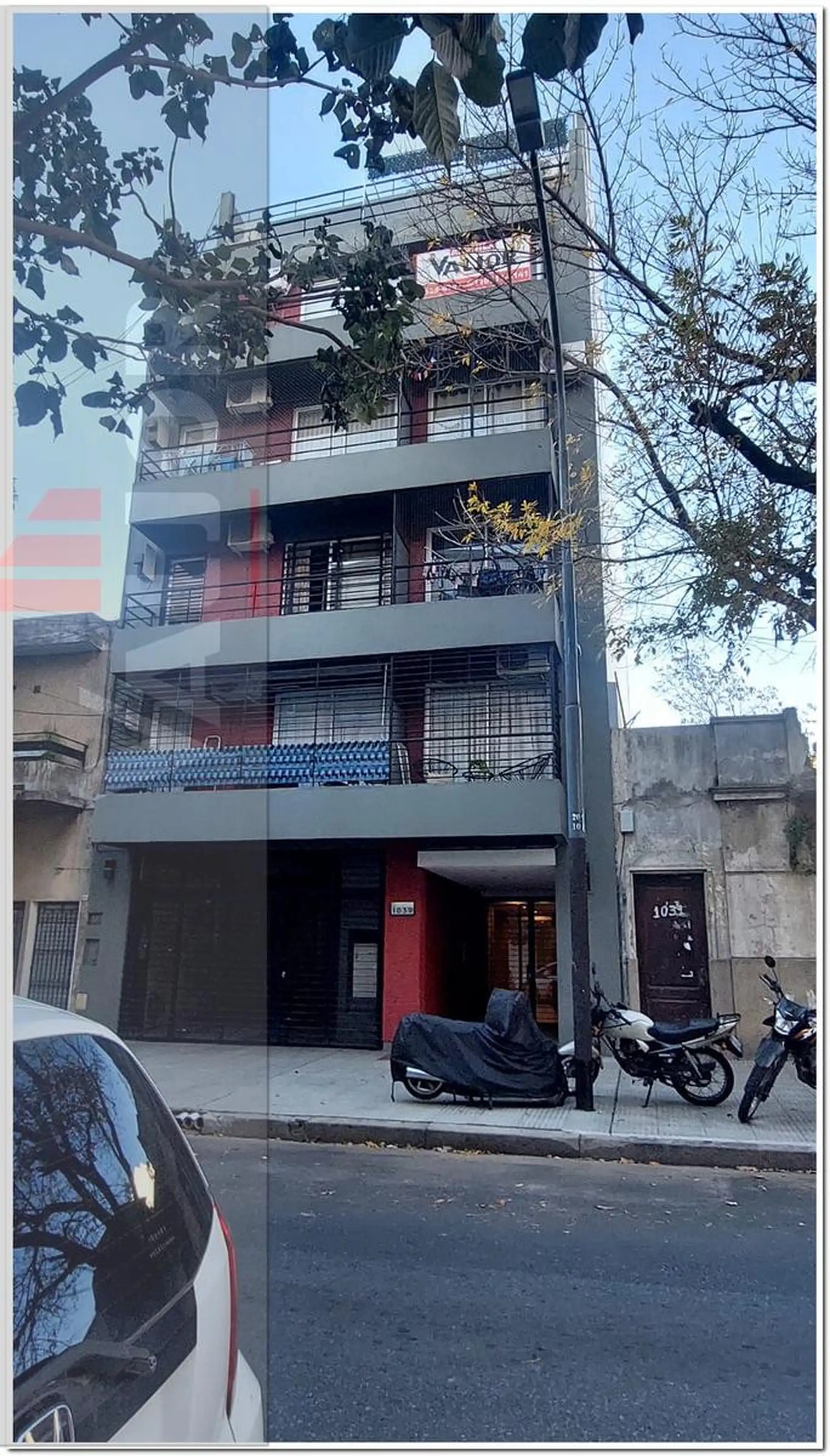 1 ambiente con balcón, contrafrente