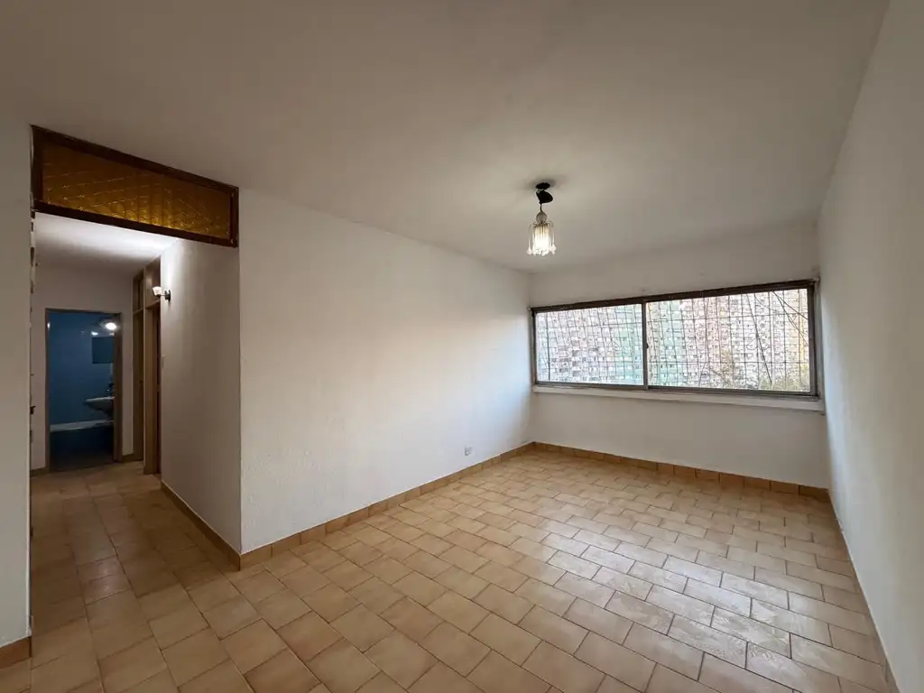 2 dormitorios, baño completo