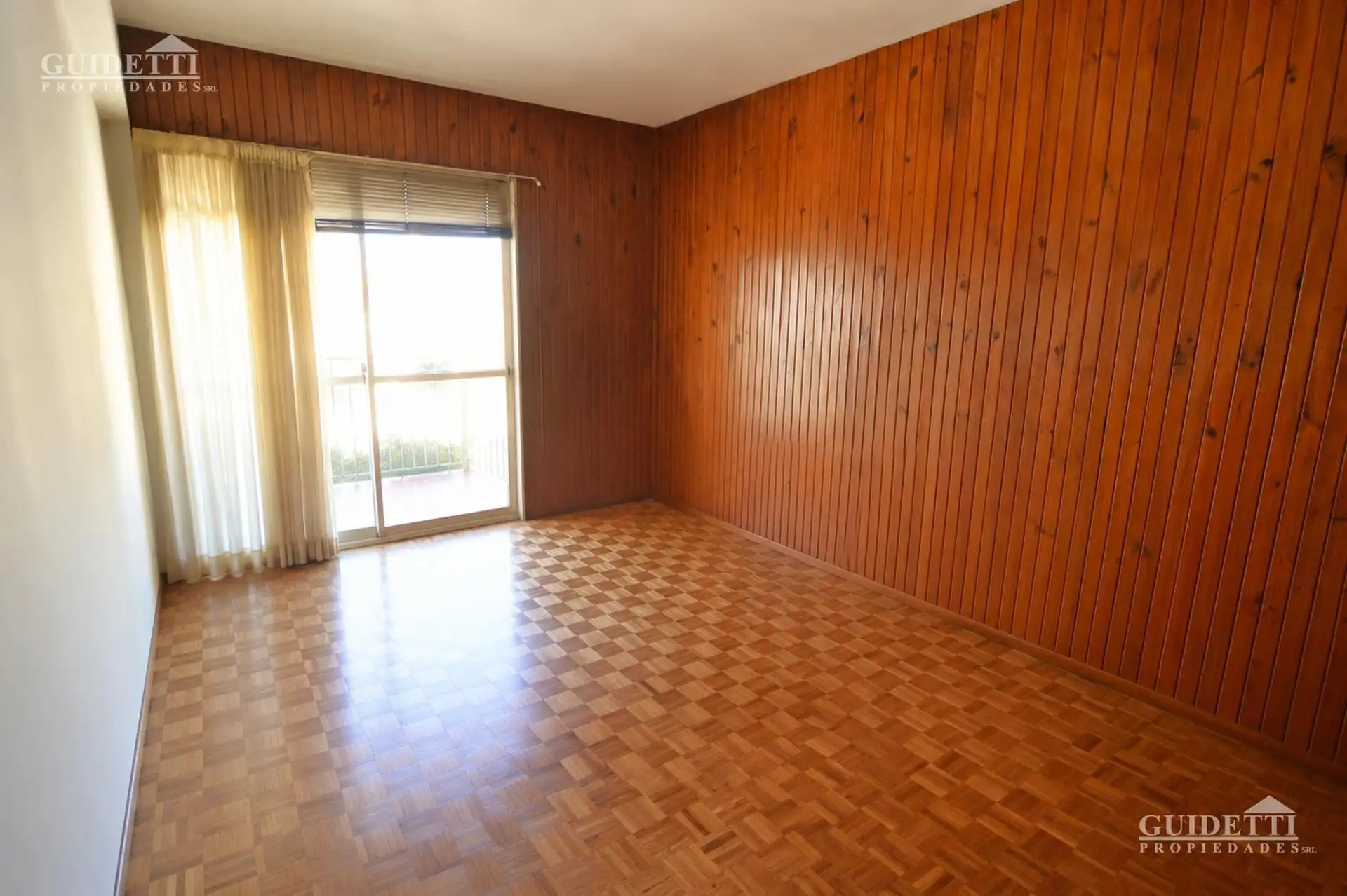 3-room apartment with front balcony
