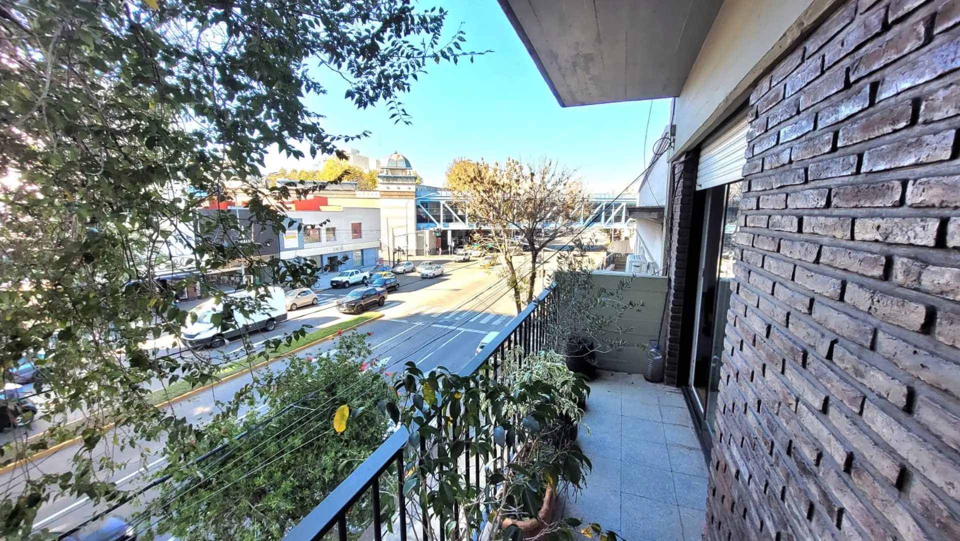 4 ambientes con balcón y patio