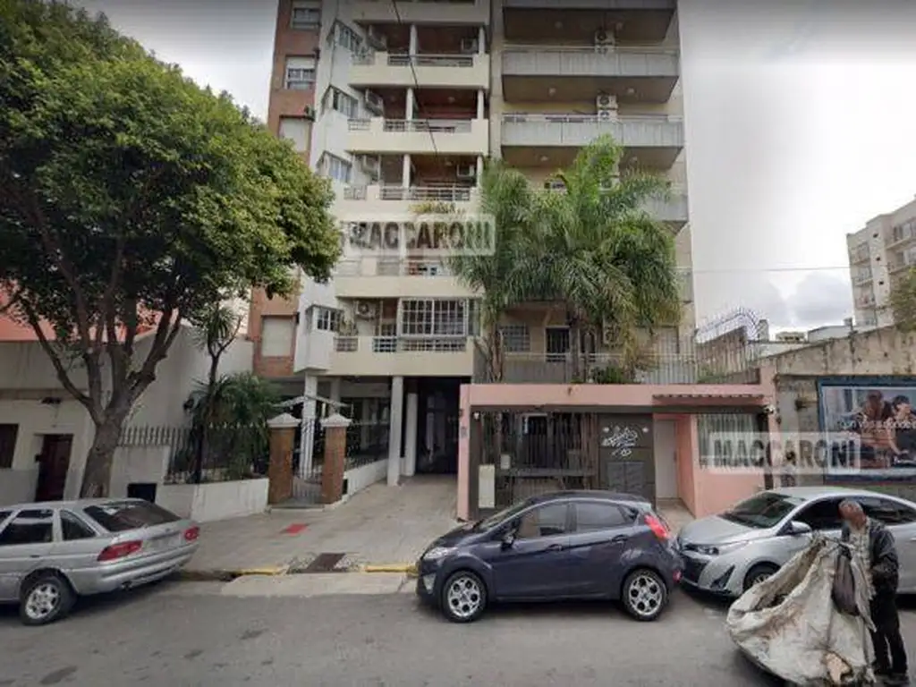 Monoambiente con balcón contrafrente