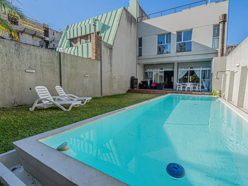 House with pool and grill