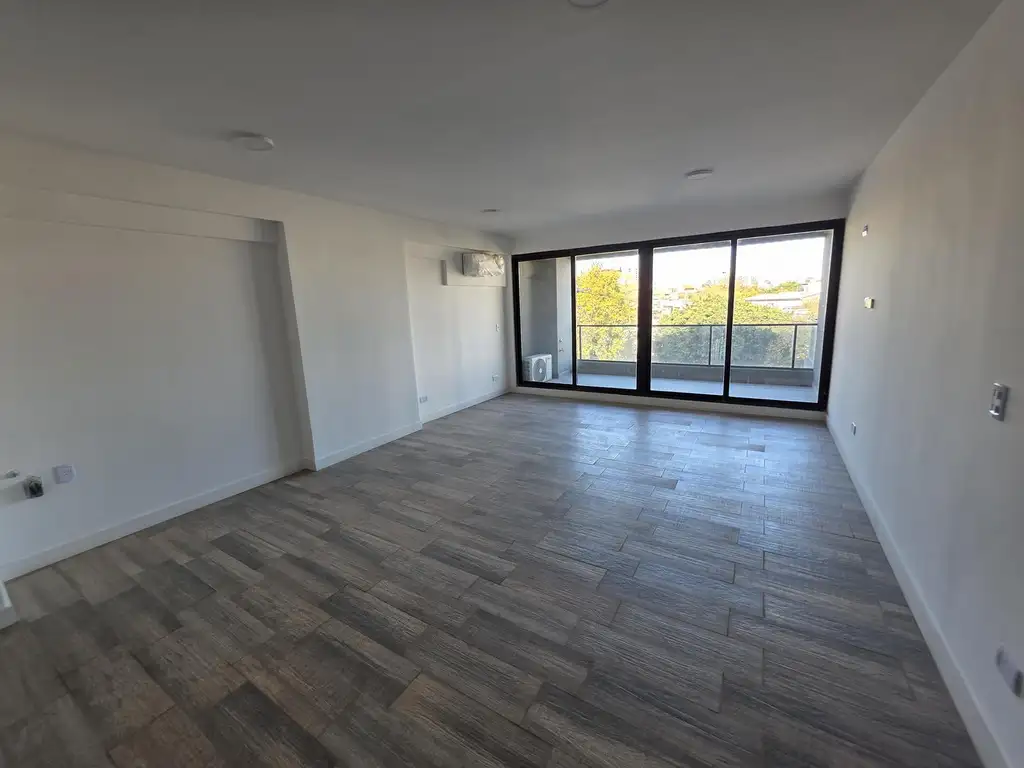 Coghlan, balcony and amenities