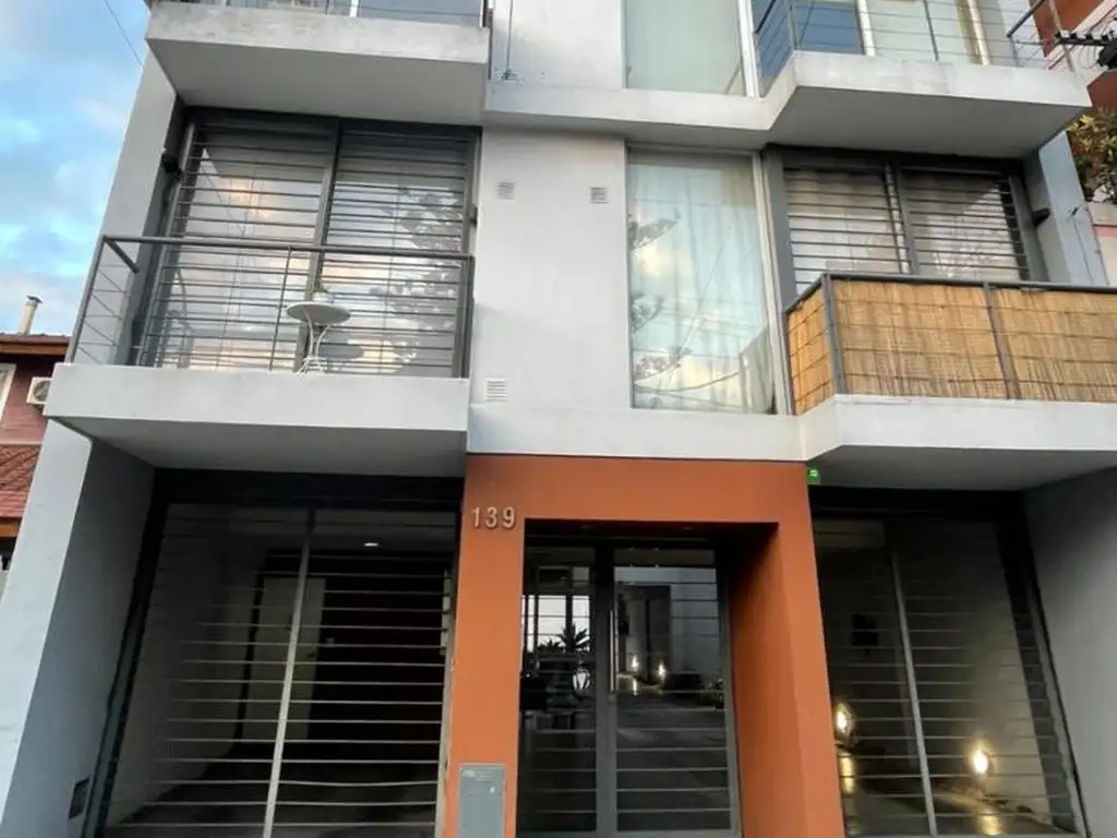 2 ambientes frente con balcón