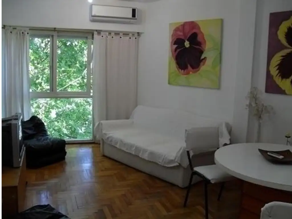 1 dormitorio, balcón y bañera