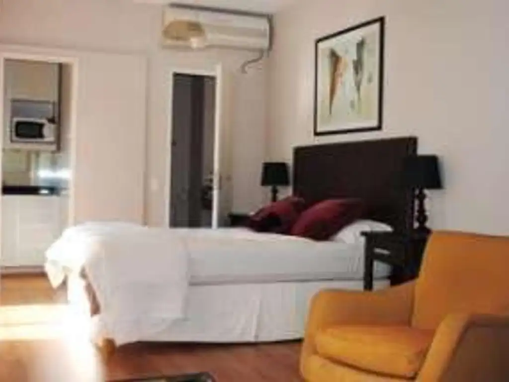 1 ambiente con balcón y parrilla