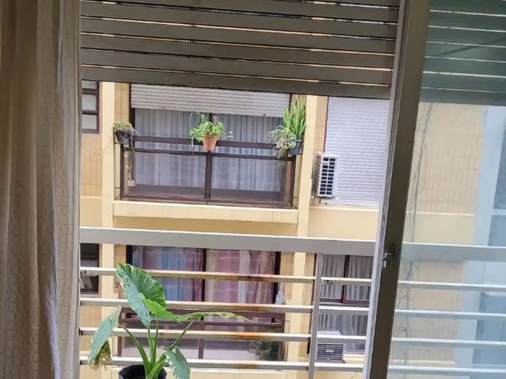 Balcón corrido, 2 camas plaza