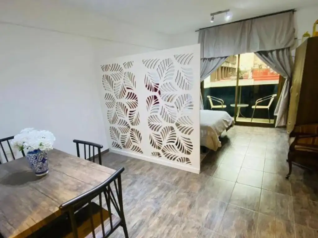 Retiro, front balcony furnished