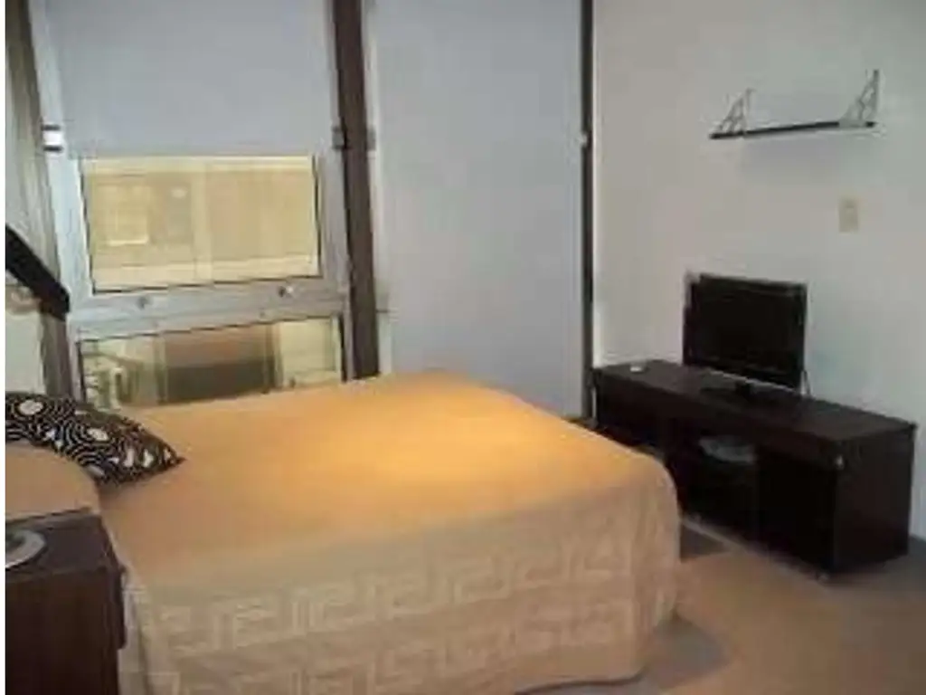 Retiro, 2 ambientes con patio