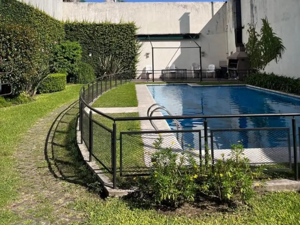 Almagro Norte, balcón y pileta