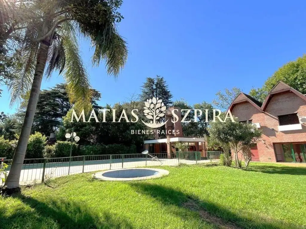 Casa con pileta y quincho