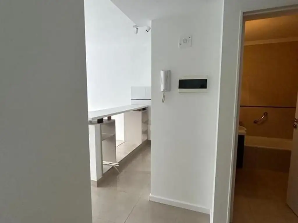 Studio com varanda, recém-construído