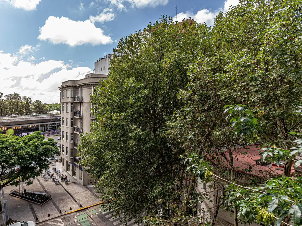 Monoambiente amoblado con balcón