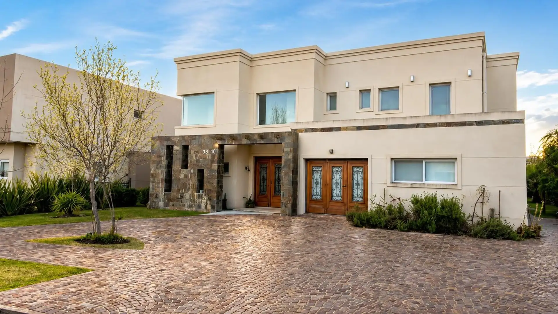 Casa en doble altura con pileta