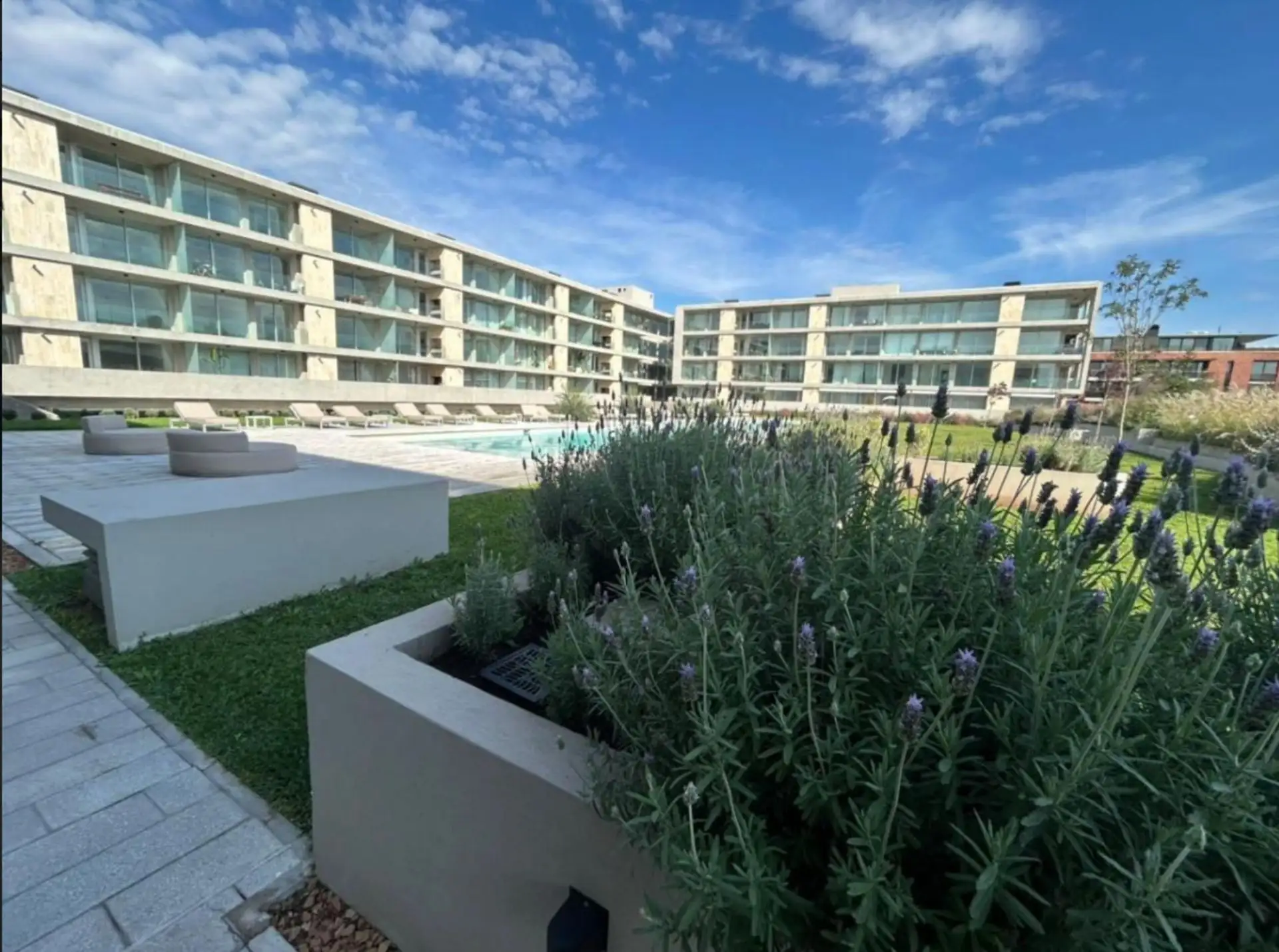 83 m², balcony with grill