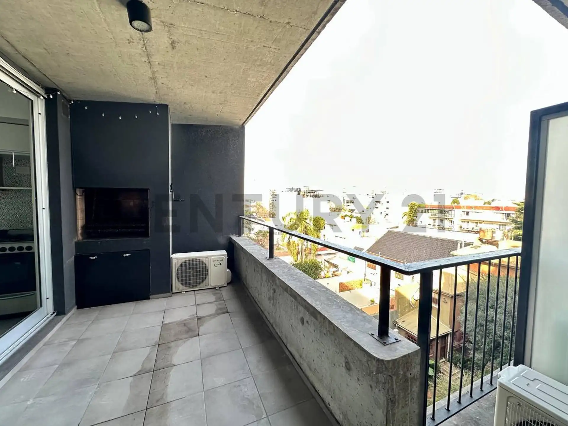 Balcón con parrilla, suite