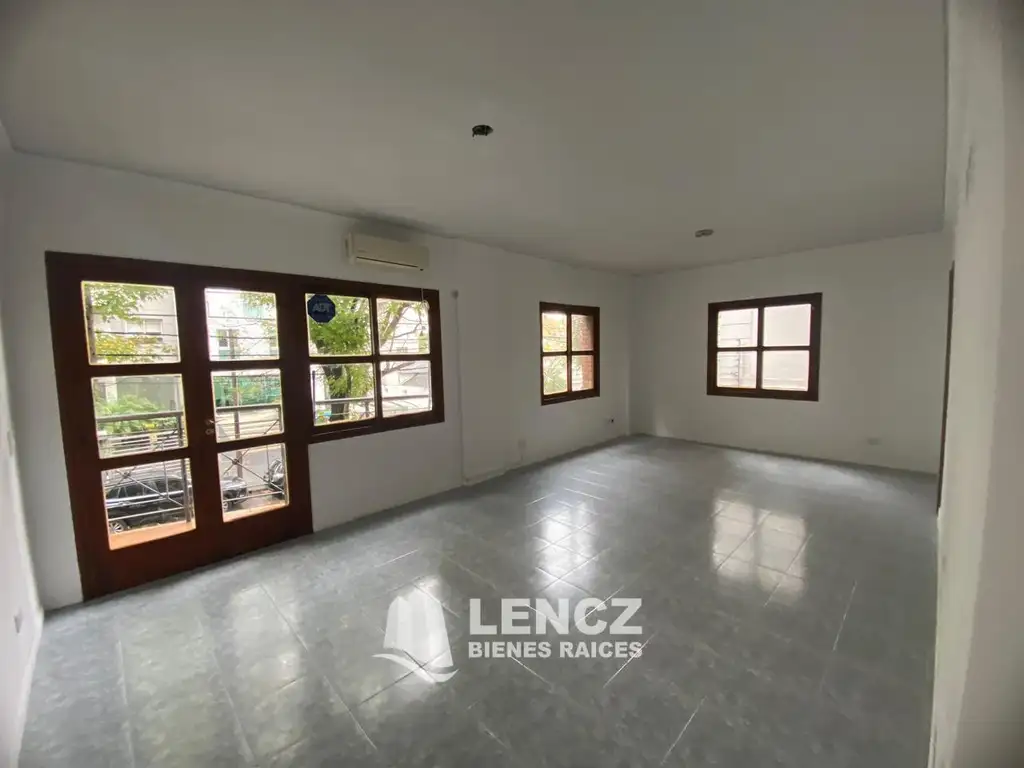 3 ambientes con cochera y balcón