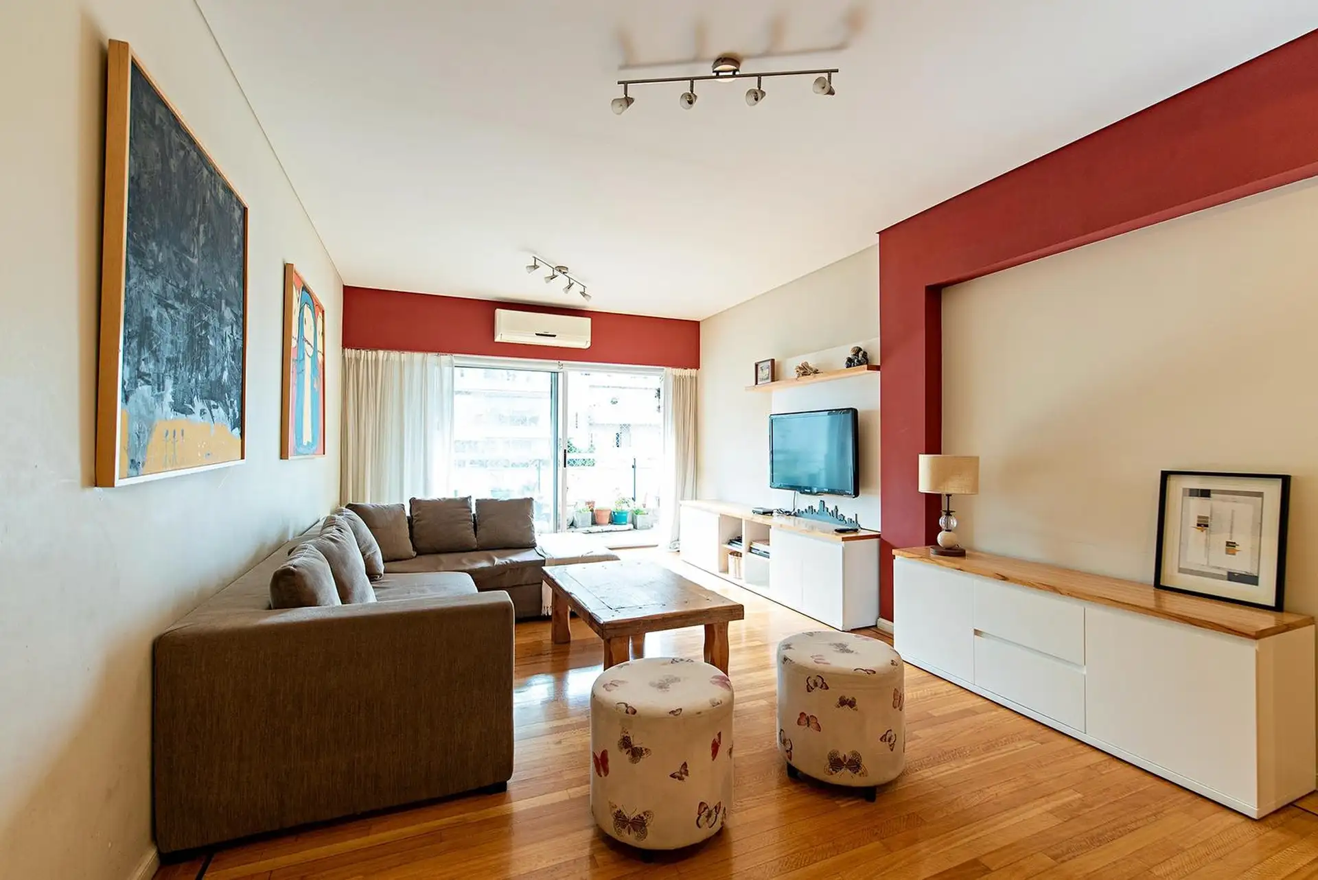 160 m², balcón al frente, cochera