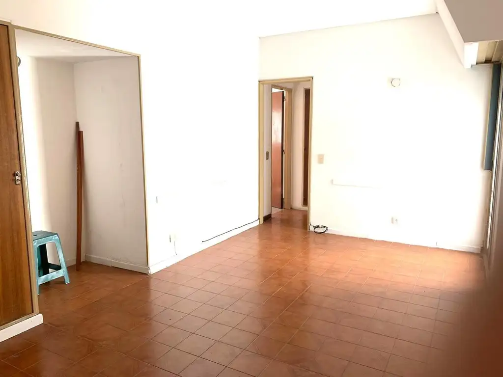 8º andar, 43 m², varanda francesa