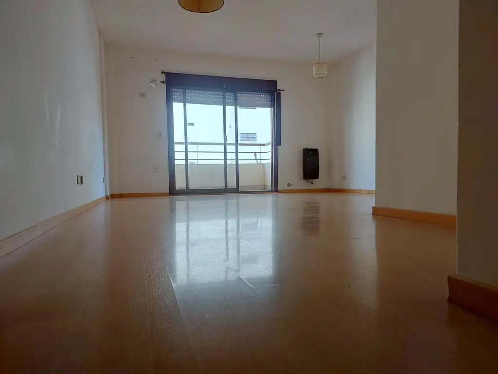 Monoambiente con balcón y pileta