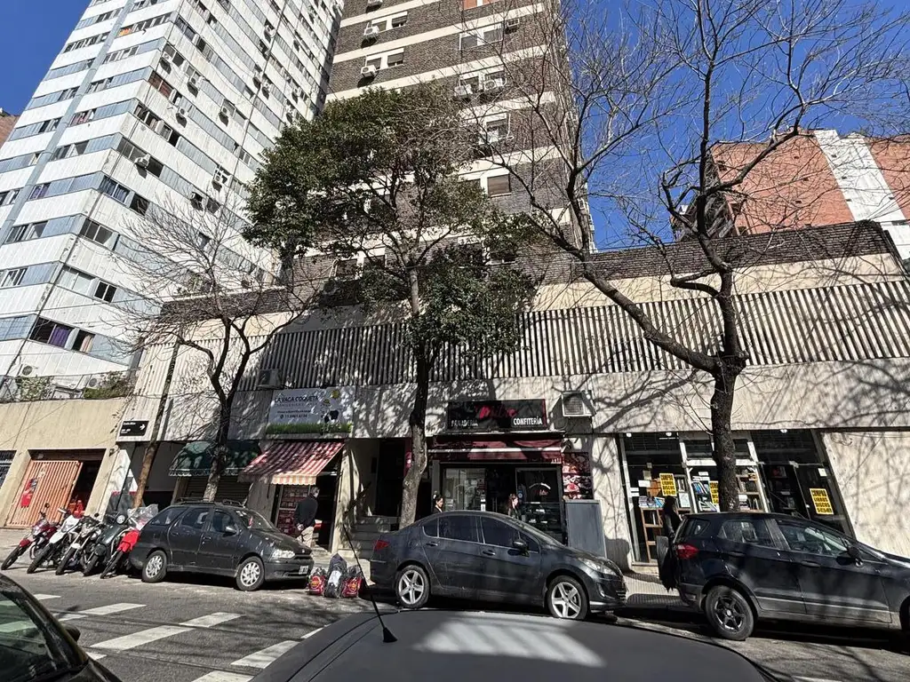 2 ambientes lateral, cocina integrada