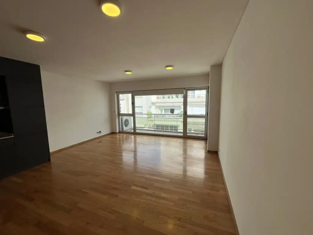 2-room apartment with front balcony