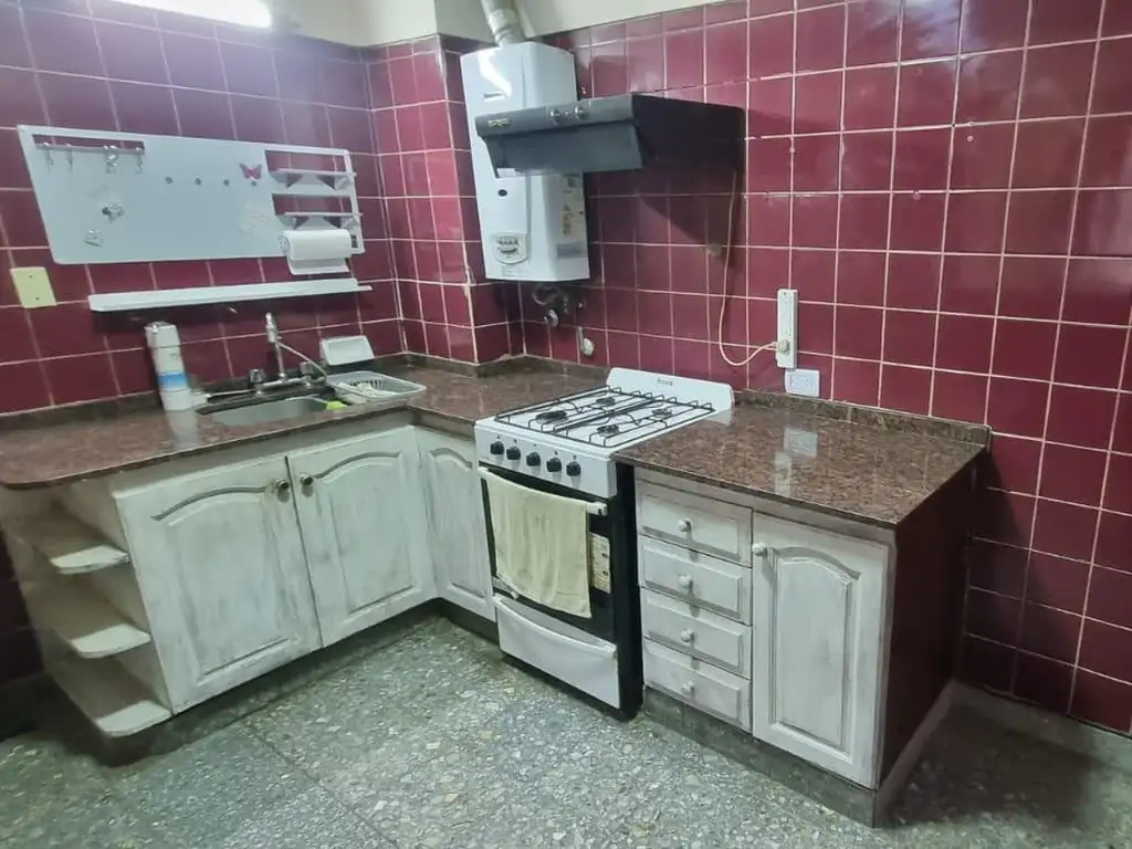 Full-floor unit, 2 baths, elevator