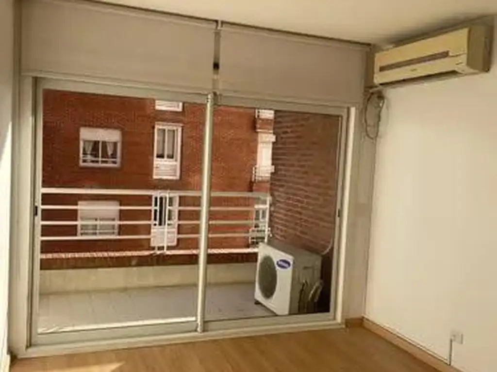 Nuñez, balcón y pileta