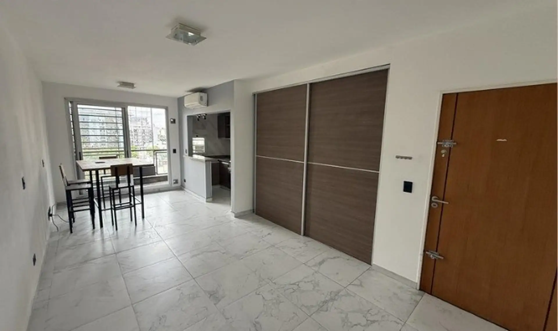 Studio 35 m² com varanda