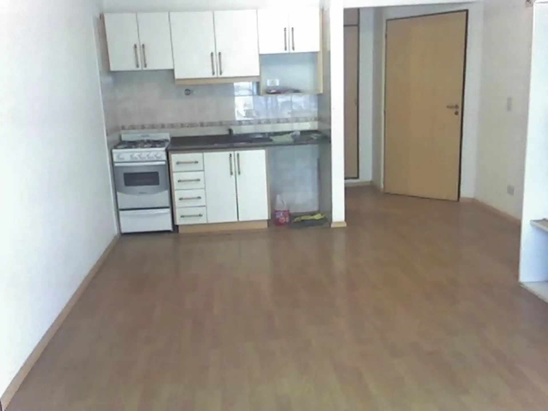 Monoambiente con balcón y amenities