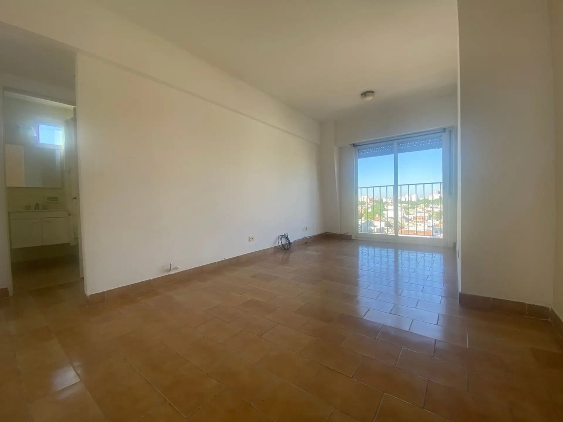 Piso 6 con balcón francés
