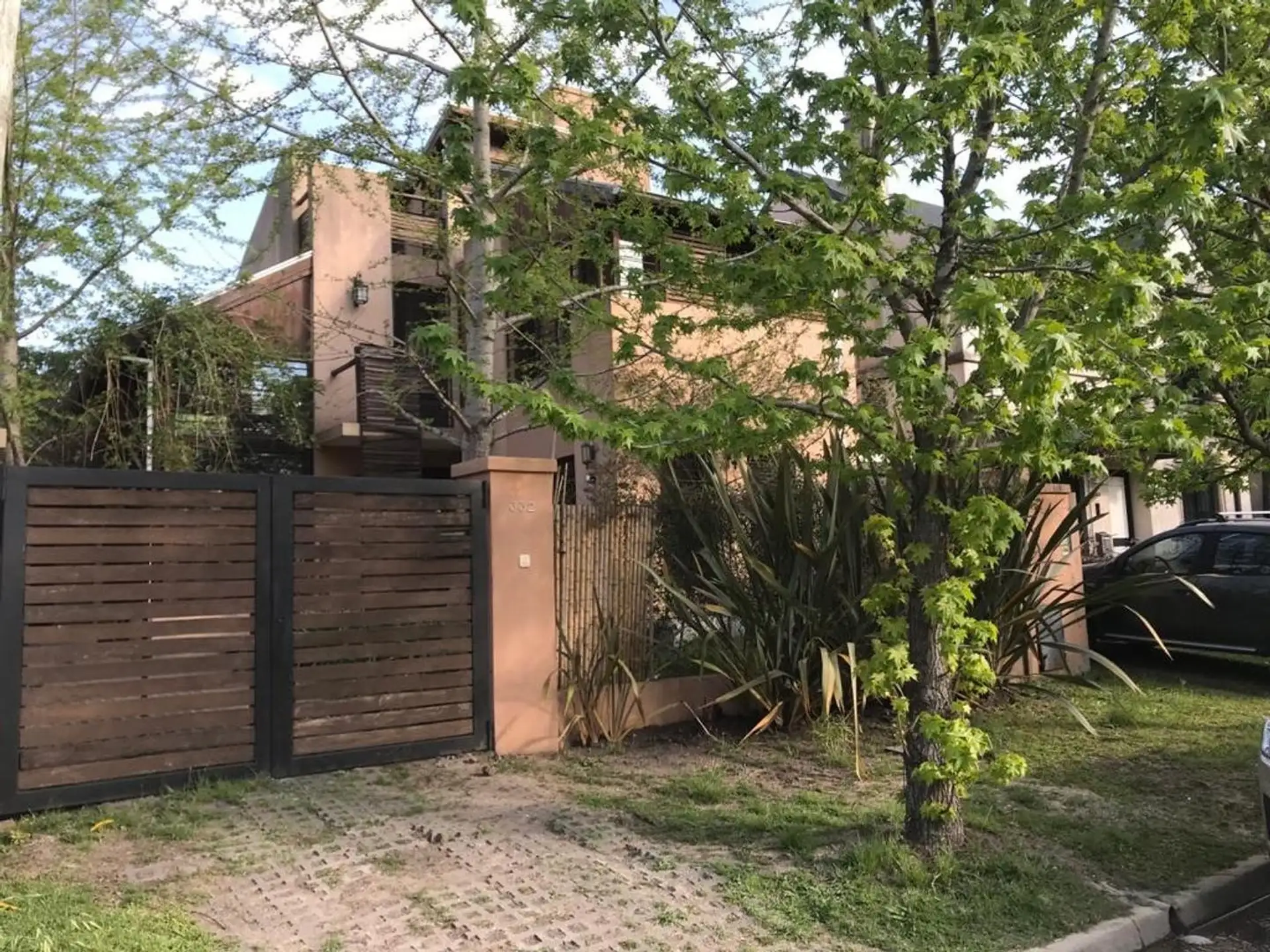 House with deck, grill and pool