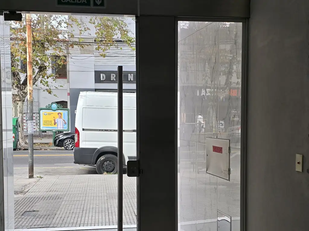 Monoambiente con balcón