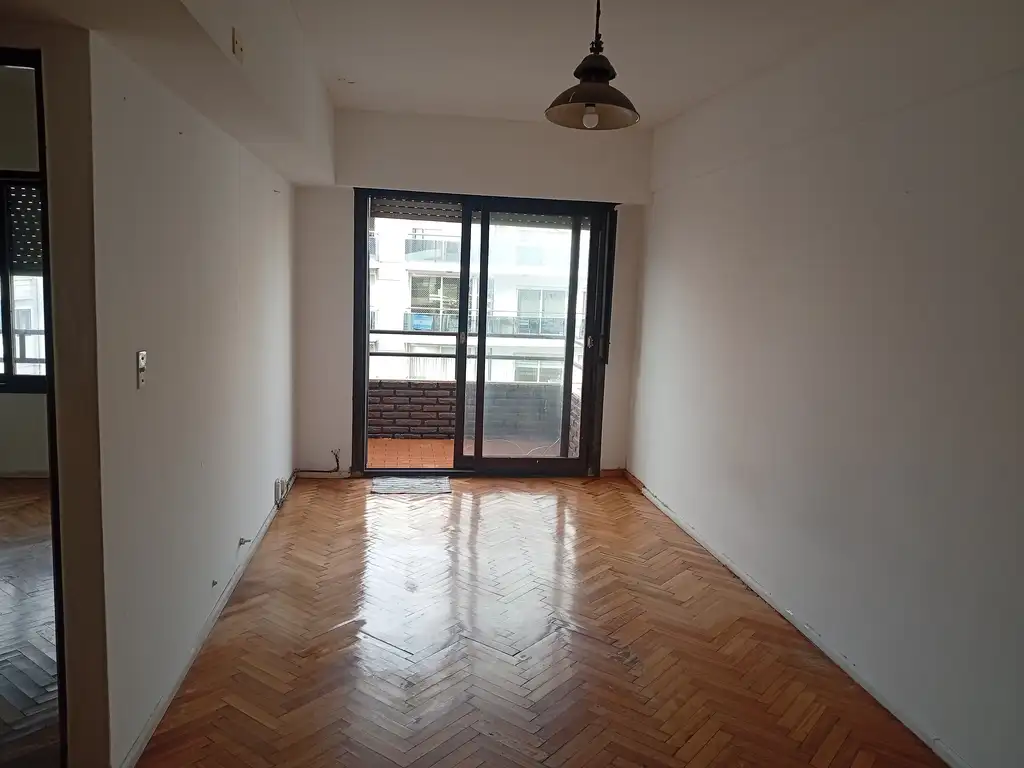 Varanda frontal, piso parquet