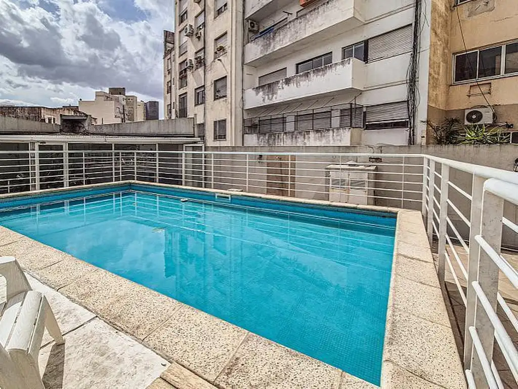 Dúplex con balcón y piscina