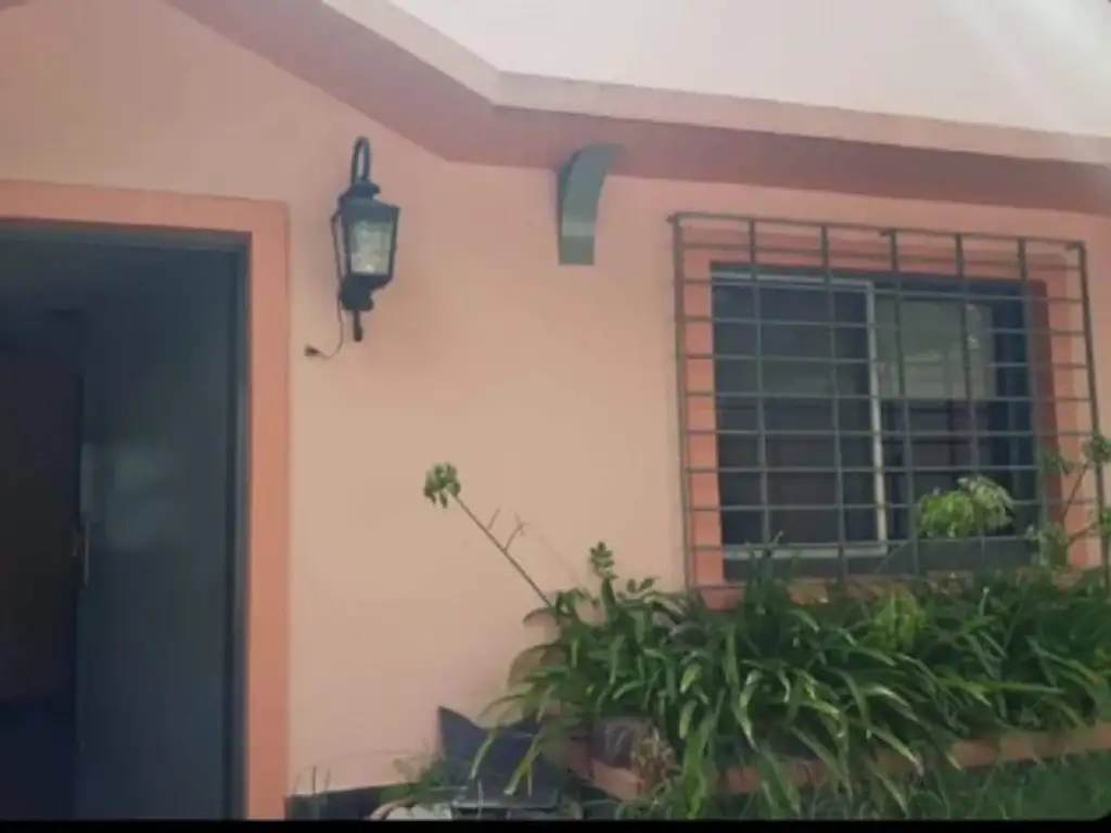 PH house with patio and 3 bedrooms