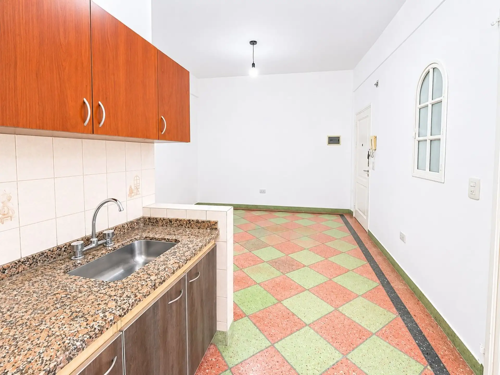 3 ambientes con balcón y patio