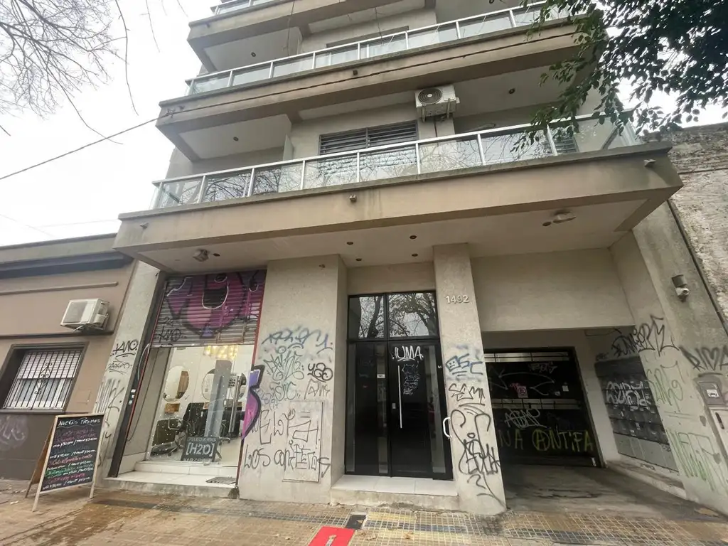 3er piso al frente con balcón