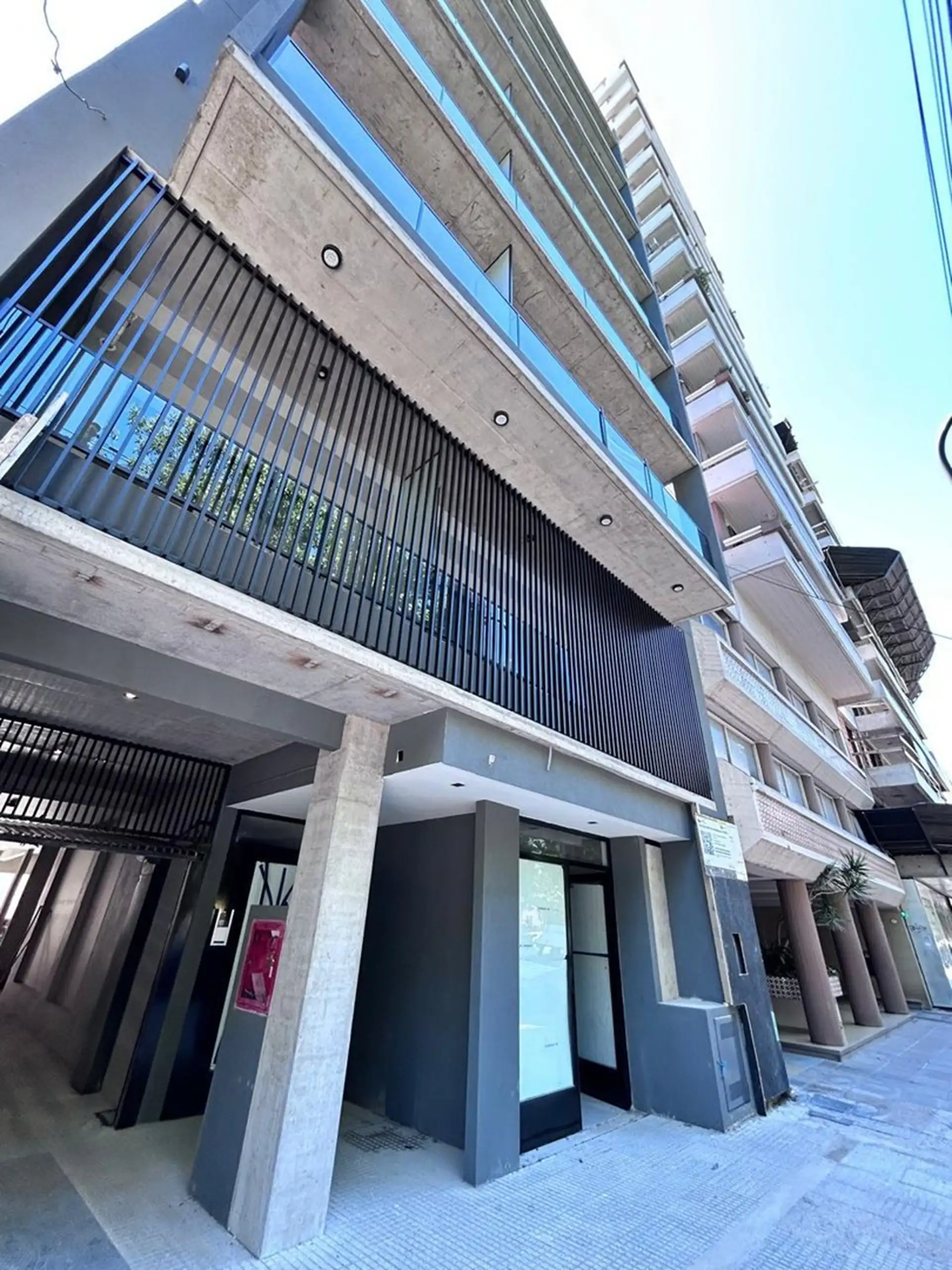 8th-floor studio with balcony