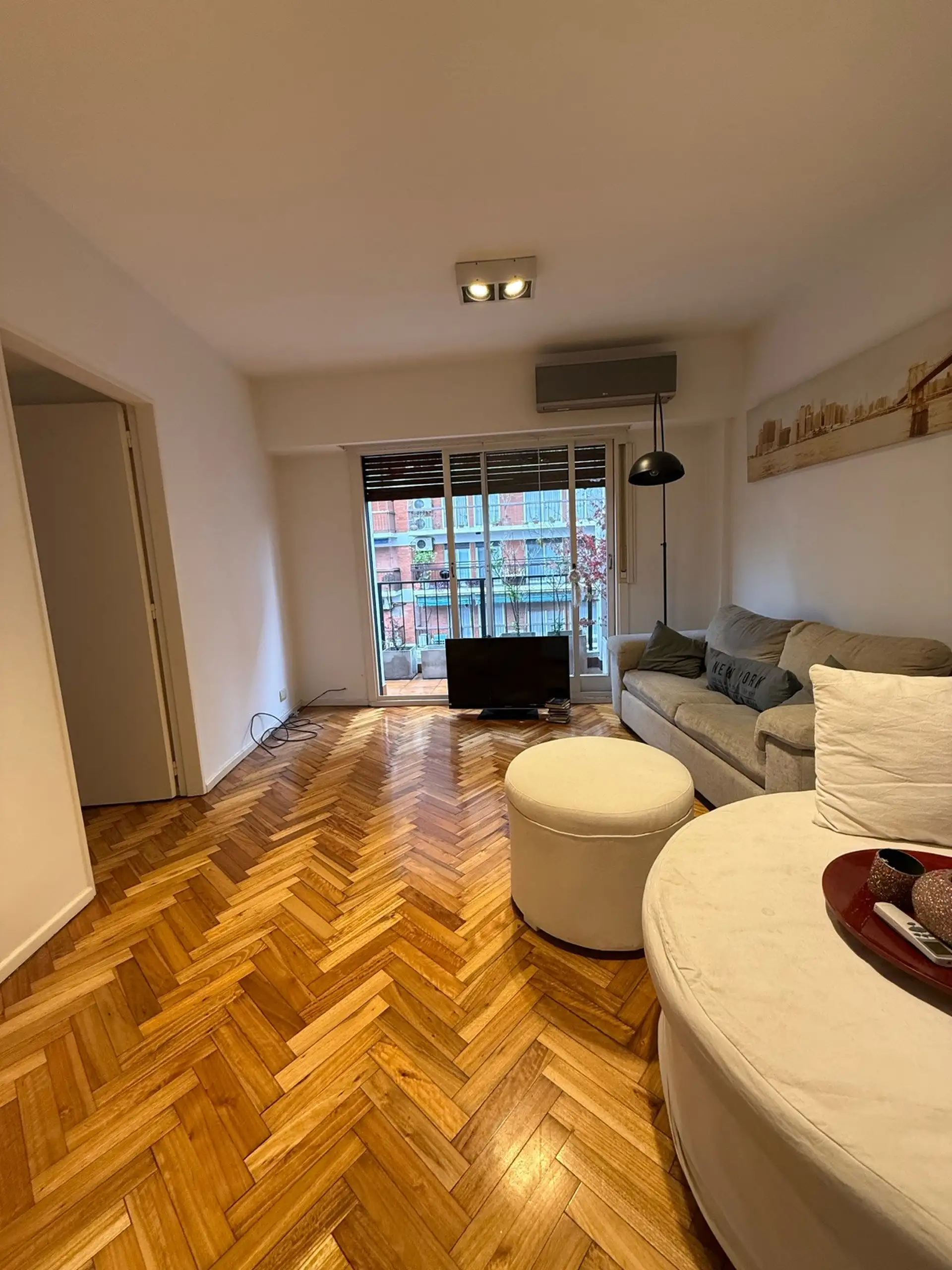 3 ambientes con balcón corrido