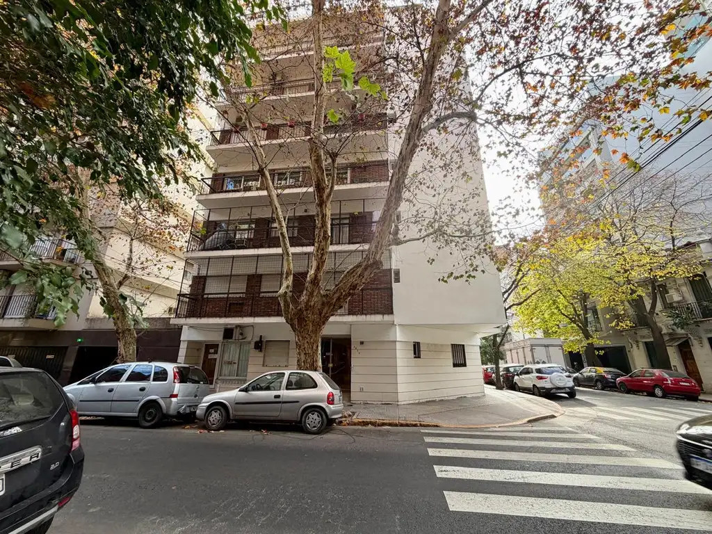 4 ambientes con balcón corrido