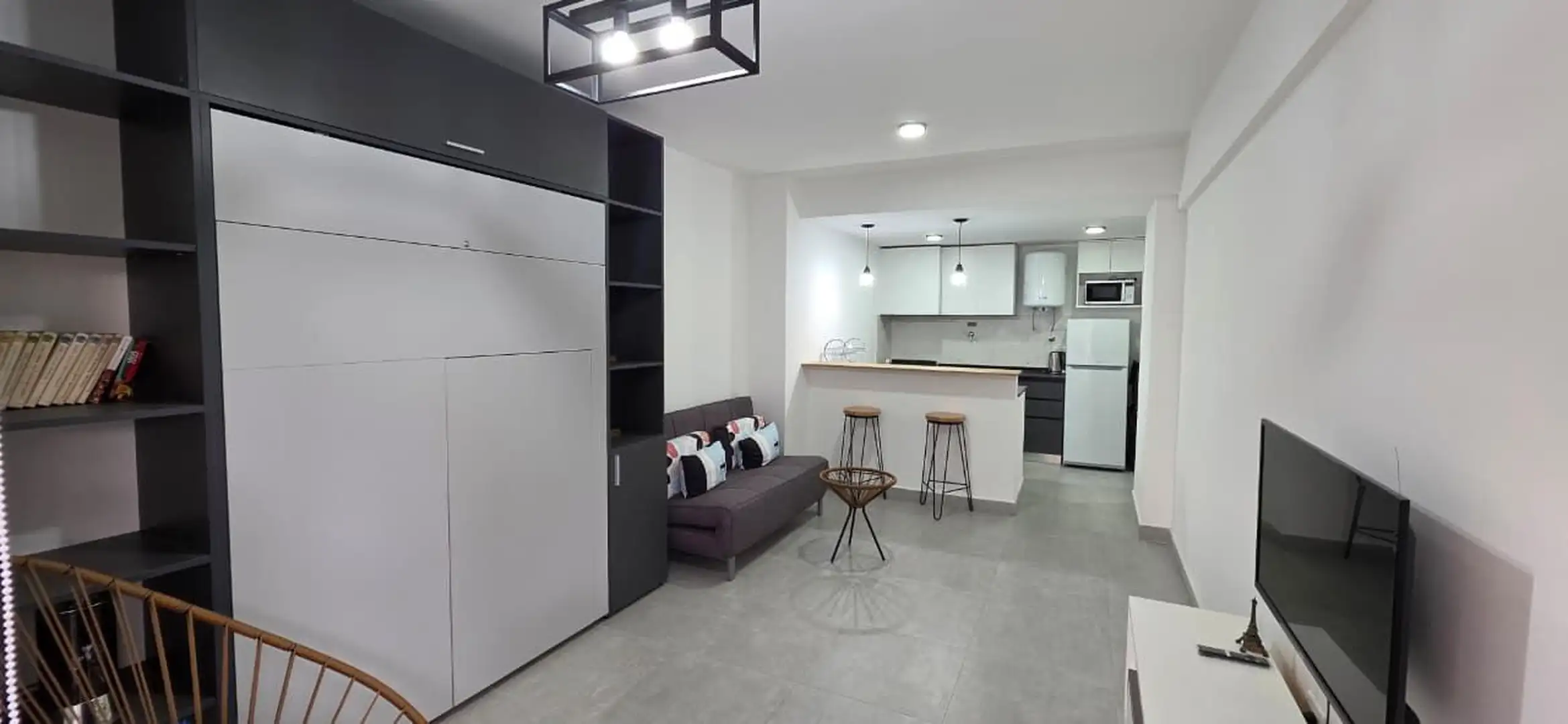 Studio mobiliado com varanda