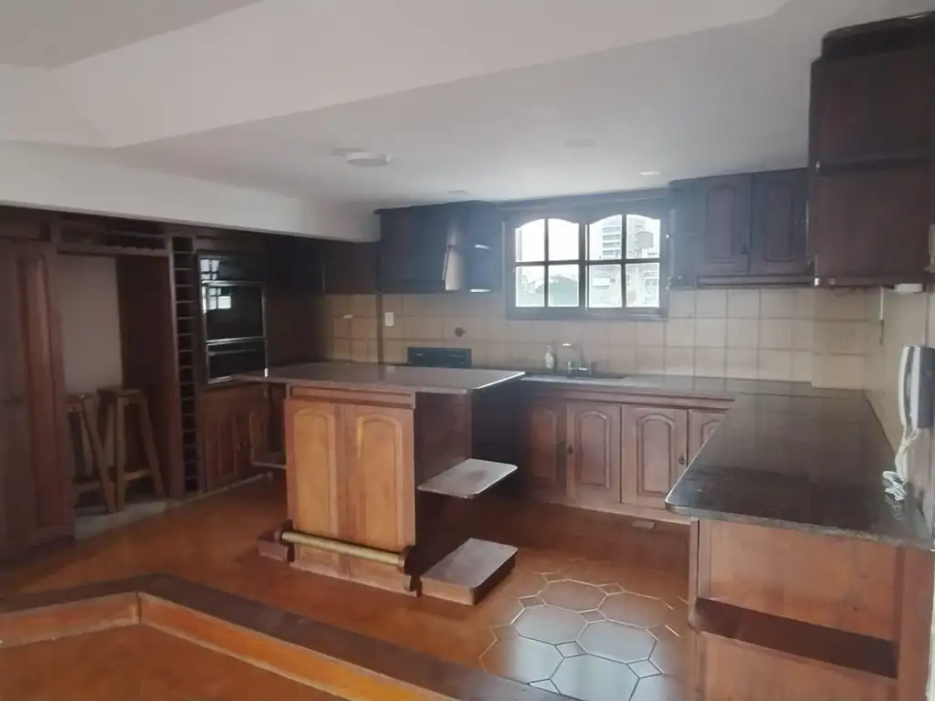 Andar superior, 2 quartos com varandas
