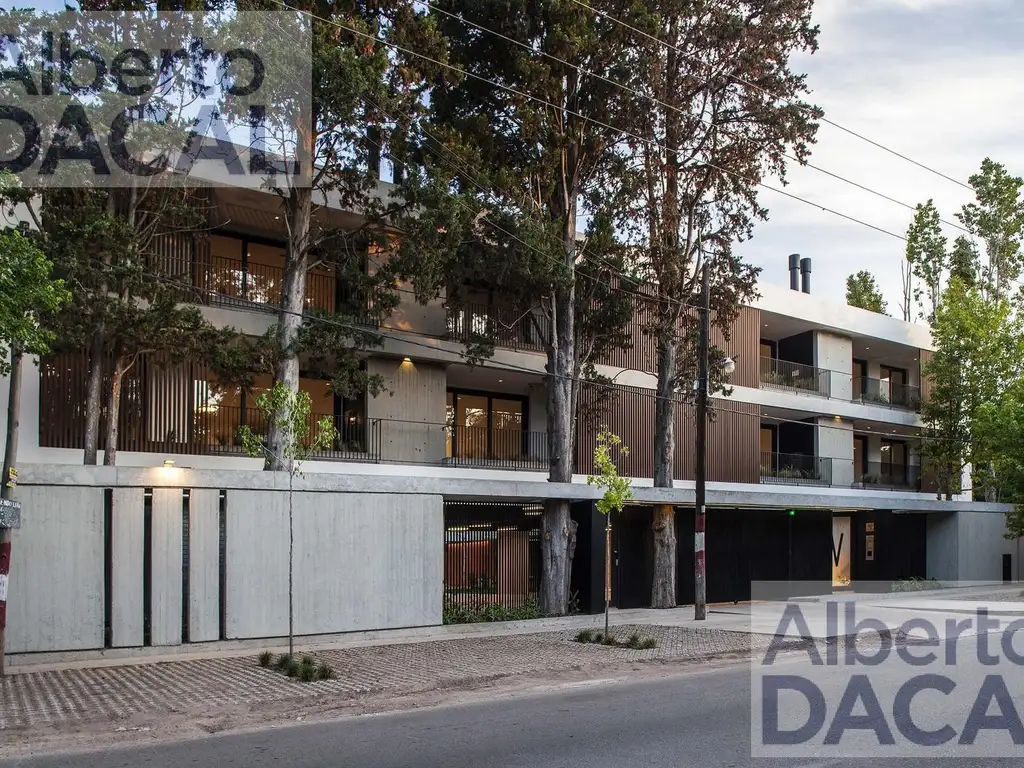 City Bell, cochera y pileta