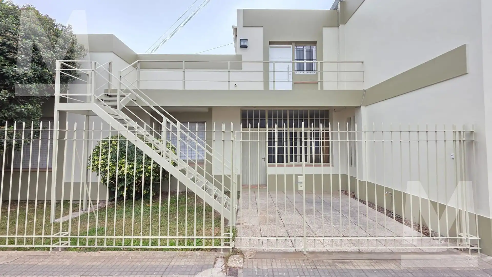 Casa en planta alta con patio