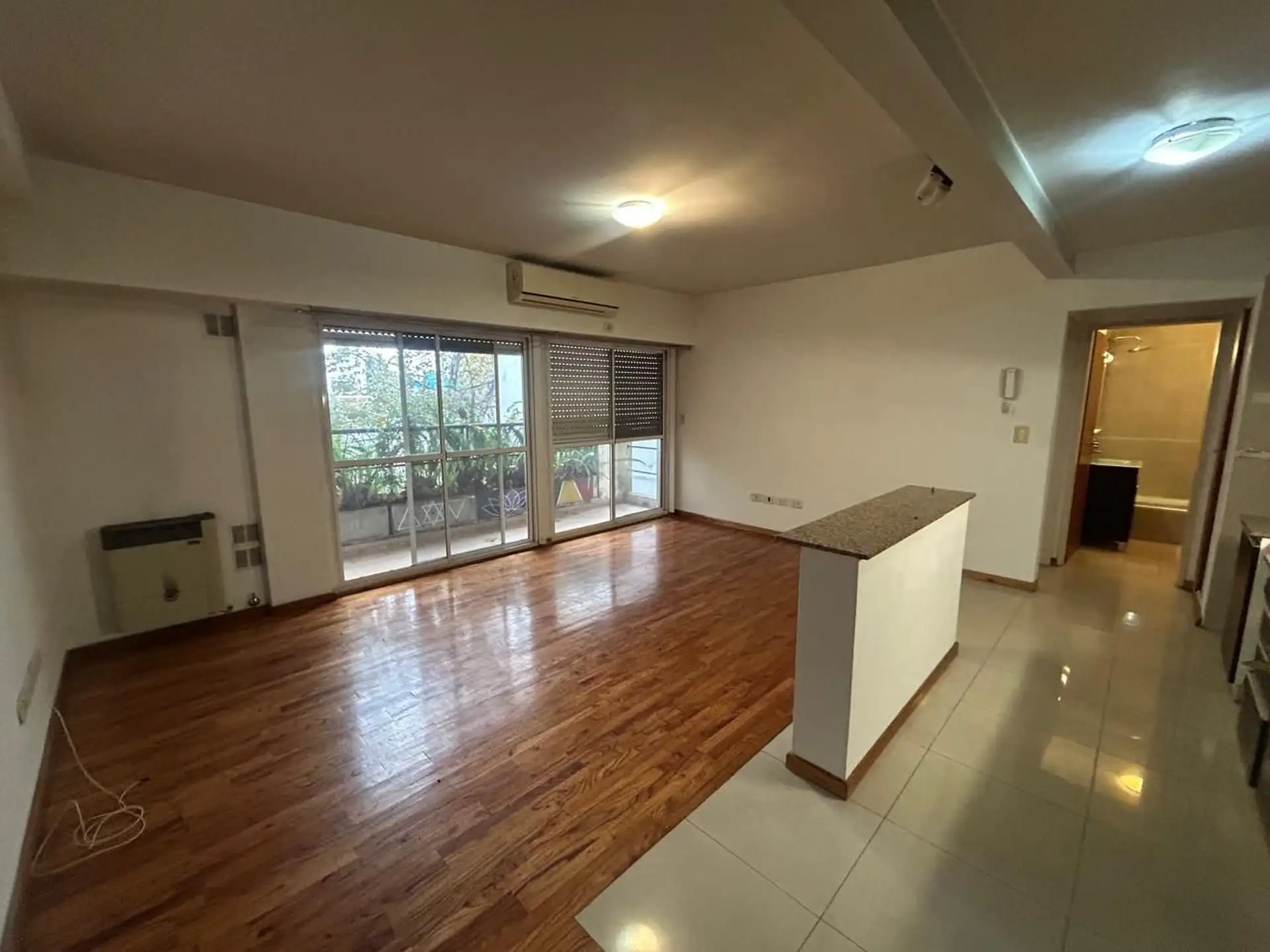 2-room apt with balcony and parking