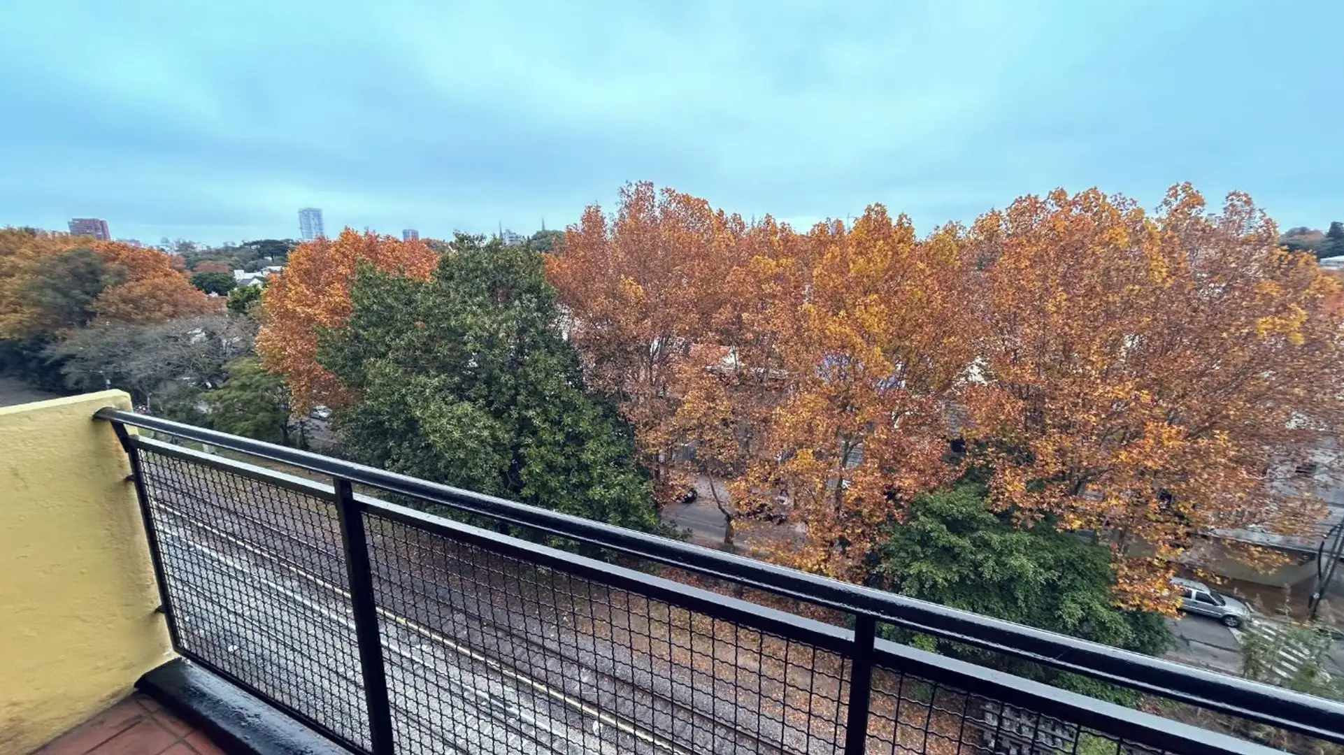 6th-floor studio with balcony